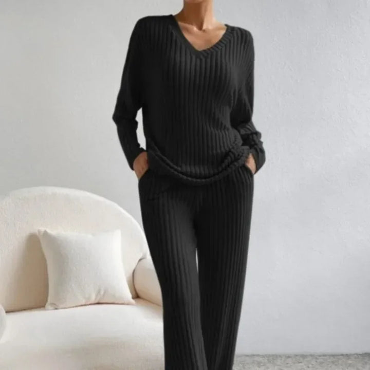 Orletta | Comfortable lounge set with V-neck