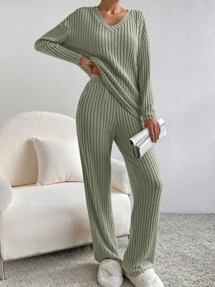 Orletta | Comfortable lounge set with V-neck