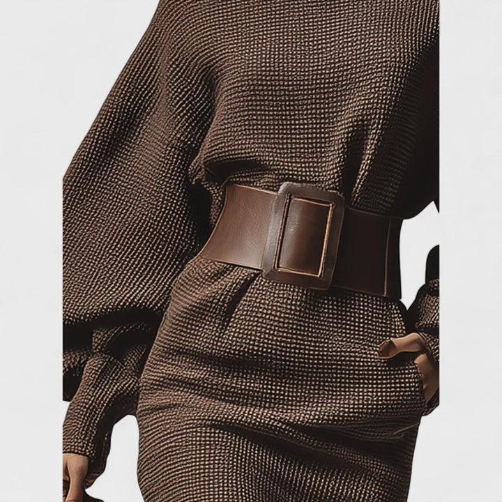 Cléa - Short knitted dress with a structured belt